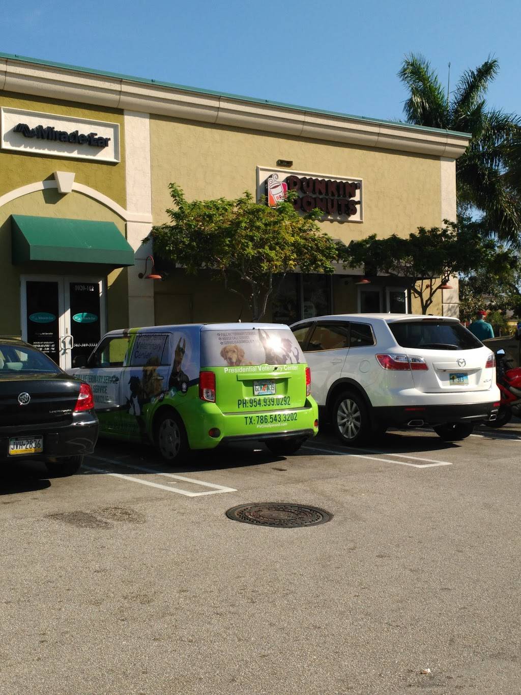 Dunkin | bakery | 1020 Gateway Blvd Ste 101, Boynton Beach, FL 33426, USA | 5613452332 OR +1 561-345-2332