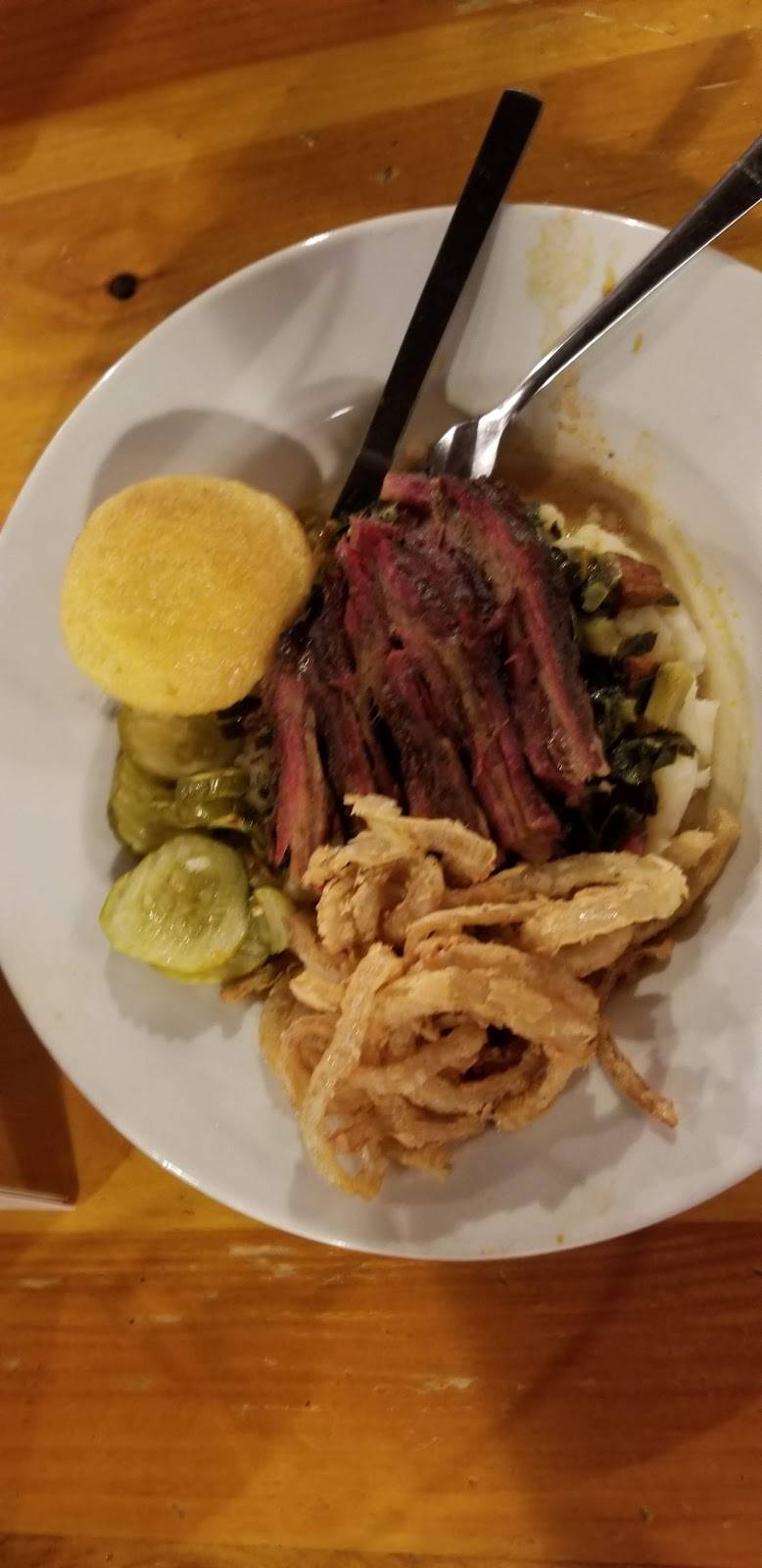 Famous Daves Bar-B-Que | restaurant | 8330 Razorback Rd, Colorado Springs, CO 80920, USA | 7192656227 OR +1 719-265-6227