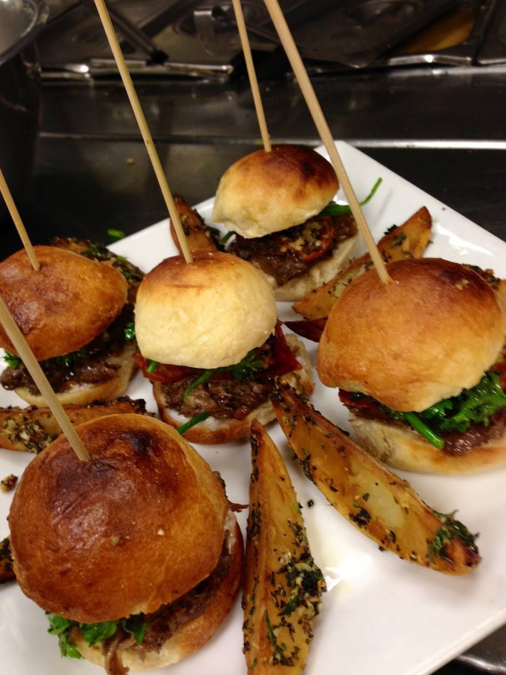 Elie’s | restaurant | 263 Pierce St, Birmingham, MI 48009, USA | 2486472420 OR +1 248-647-2420