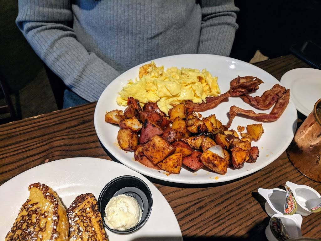 Bullys East Prime Bistro Sports Bar | restaurant | 2401 Camino del Rio S, San Diego, CA 92108, USA | 6192912665 OR +1 619-291-2665