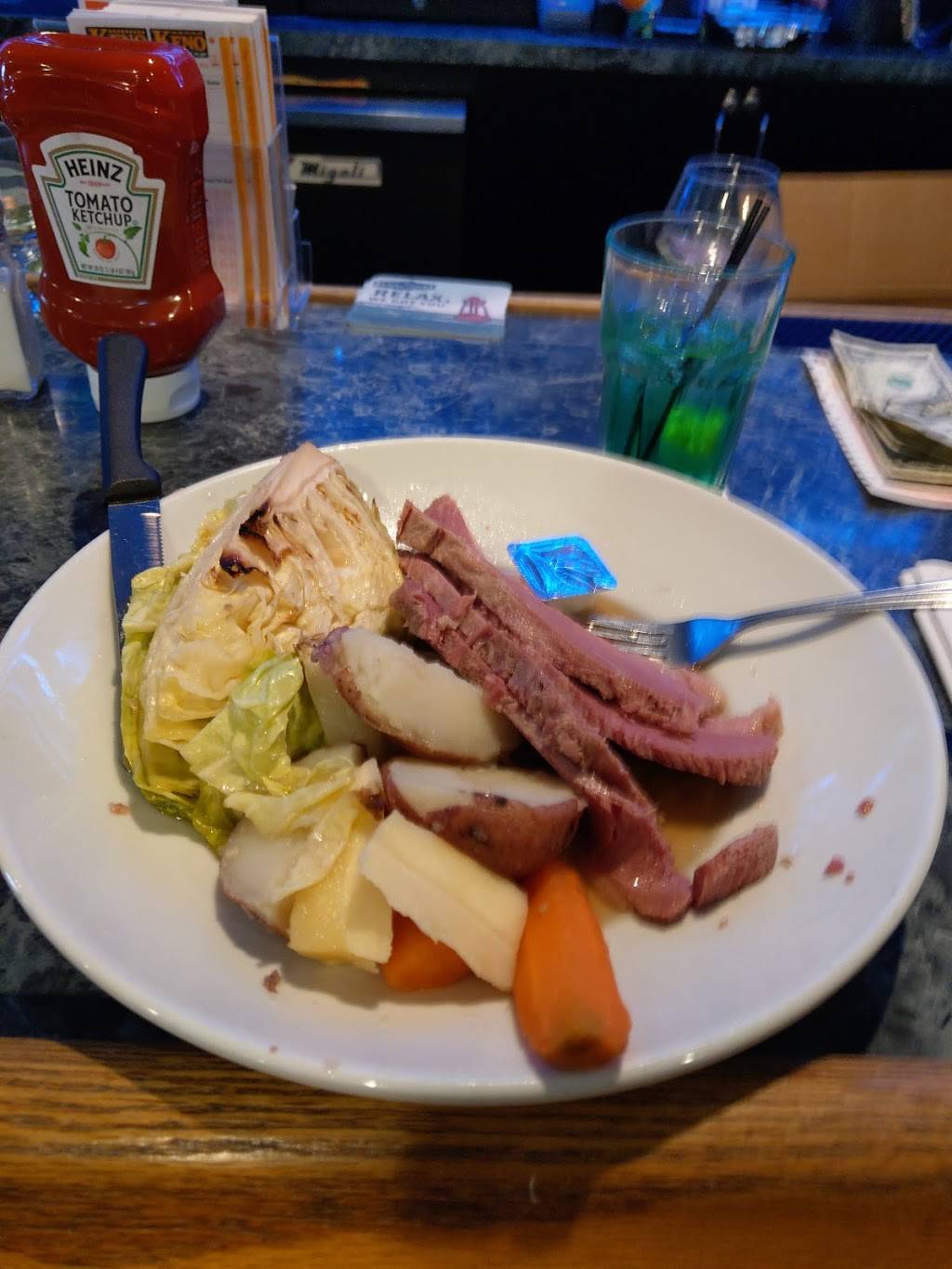 Warrens Place | restaurant | 27 Pleasant St, South Weymouth, MA 02190, USA | 7813317575 OR +1 781-331-7575