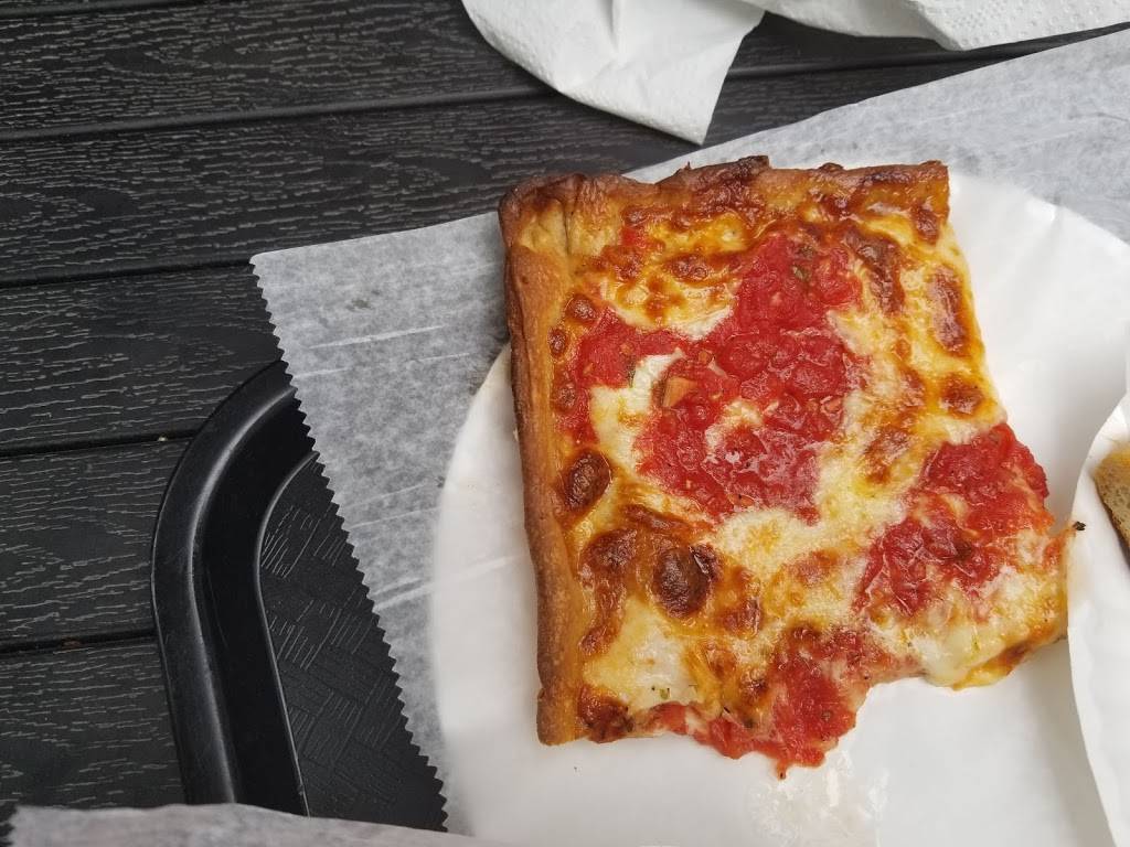 The House of Pizza & Calzone | restaurant | 132 Union St, Brooklyn, NY 11231, USA | 7186249107 OR +1 718-624-9107