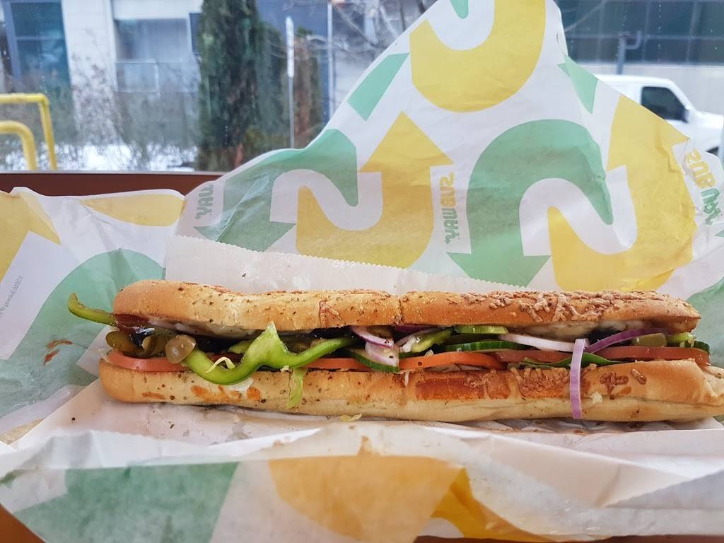Subway | restaurant | 20 Bathurst St Unit 13, Toronto, ON M5V 2N9, Canada | 6477487707 OR +1 647-748-7707
