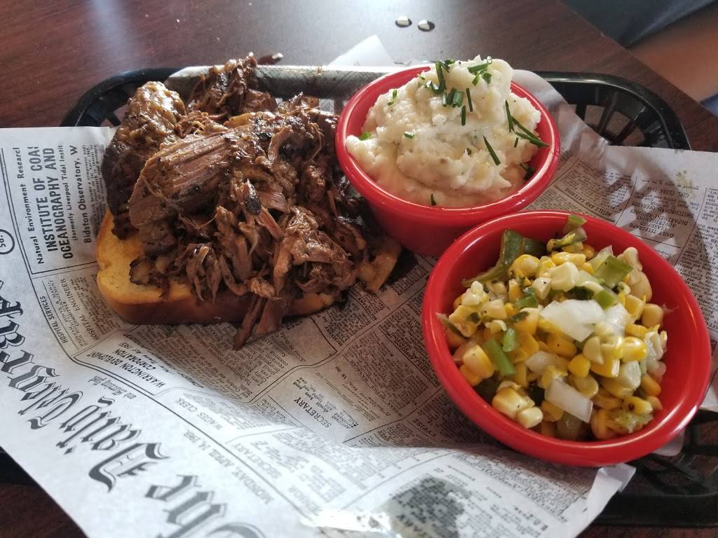 Smoked to the Bone Food Truck & Restaurant | restaurant | 365 Main Ave, De Pere, WI 54115, USA | 9204254338 OR +1 920-425-4338