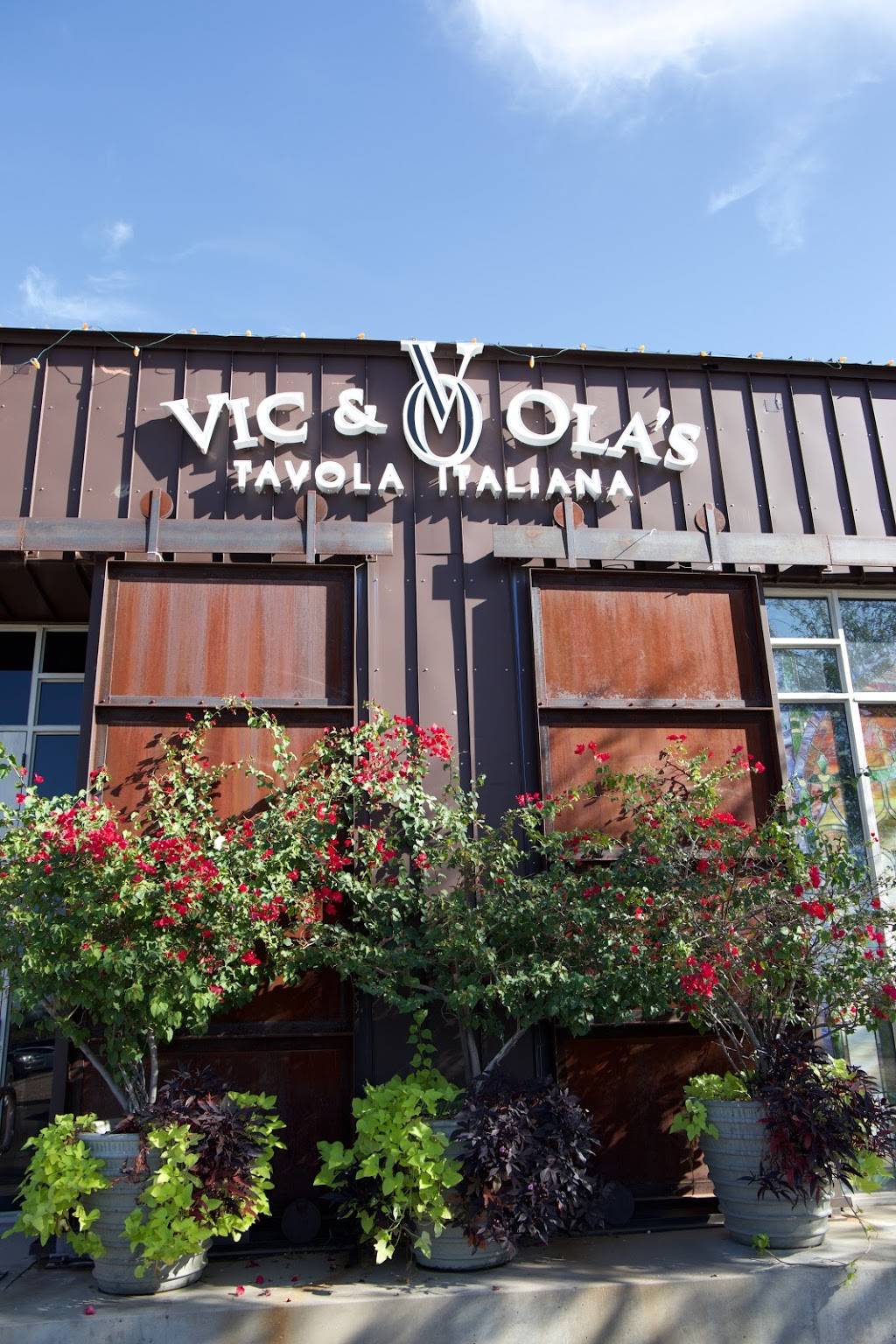 Vic & Olas | restaurant | 20775 N Pima Rd Unit 110, Scottsdale, AZ 85255, USA | 4805132048 OR +1 480-513-2048