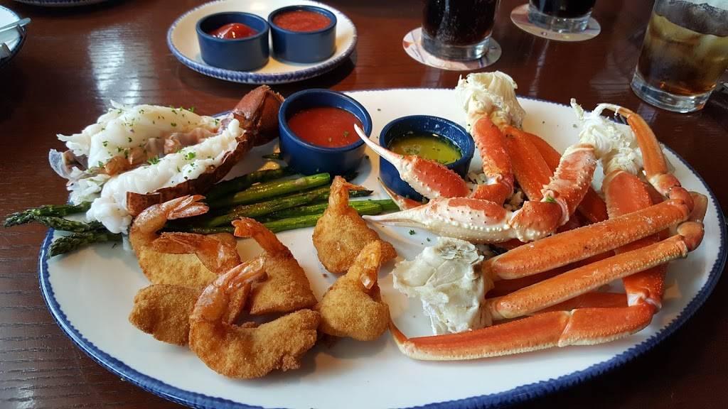 Red Lobster | restaurant | 3040 Dial Dr, Council Bluffs, IA 51501, USA | 7123665911 OR +1 712-366-5911