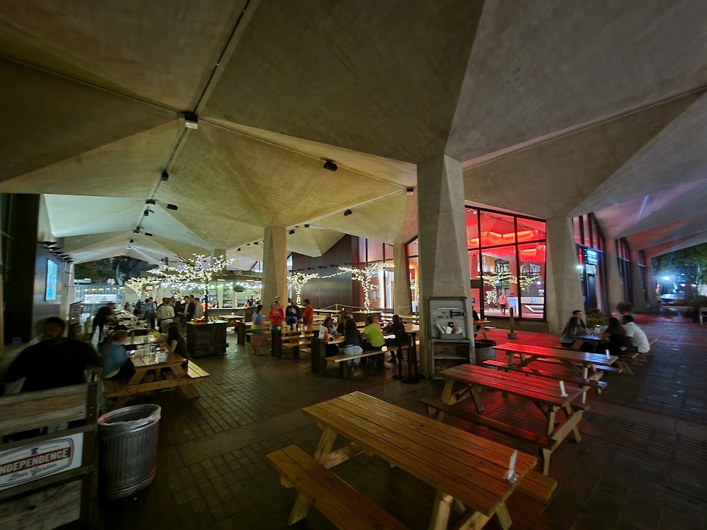 Independence Beer Garden | restaurant | 100 S Independence Mall W, Philadelphia, PA 19106, USA | 2159227100 OR +1 215-922-7100