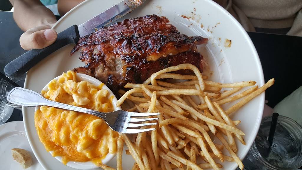 Lucilles Smokehouse Bar-B-Que | restaurant | 2800 N Main St #2160, Santa Ana, CA 92705, USA | 7145427427 OR +1 714-542-7427