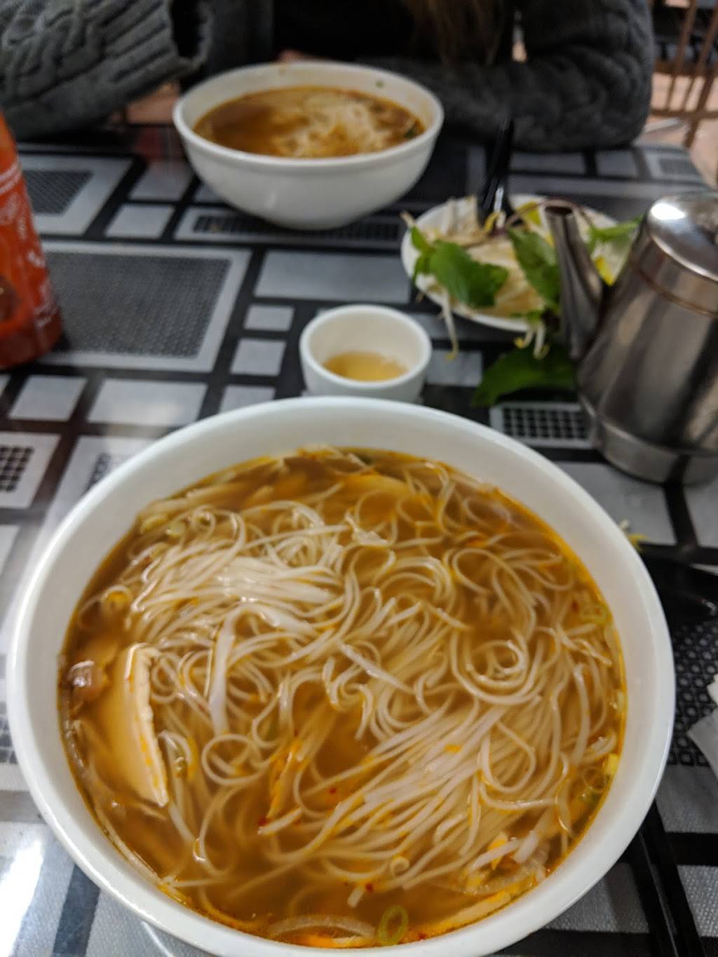 Mr Pho Vietnamese Restaurant | restaurant | 1861 Robertson Rd, Nepean, ON K2H 9N5, Canada | 6138299015 OR +1 613-829-9015
