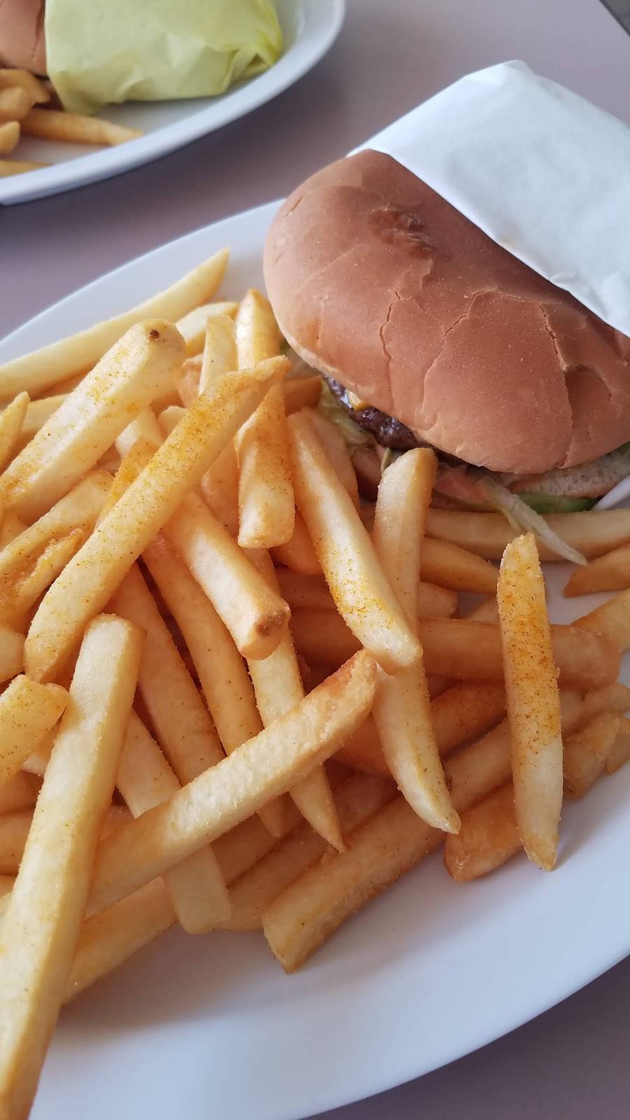 Golden Ox Burgers | restaurant | 902 W Whittier Blvd, Montebello, CA 90640, USA | 3237222865 OR +1 323-722-2865