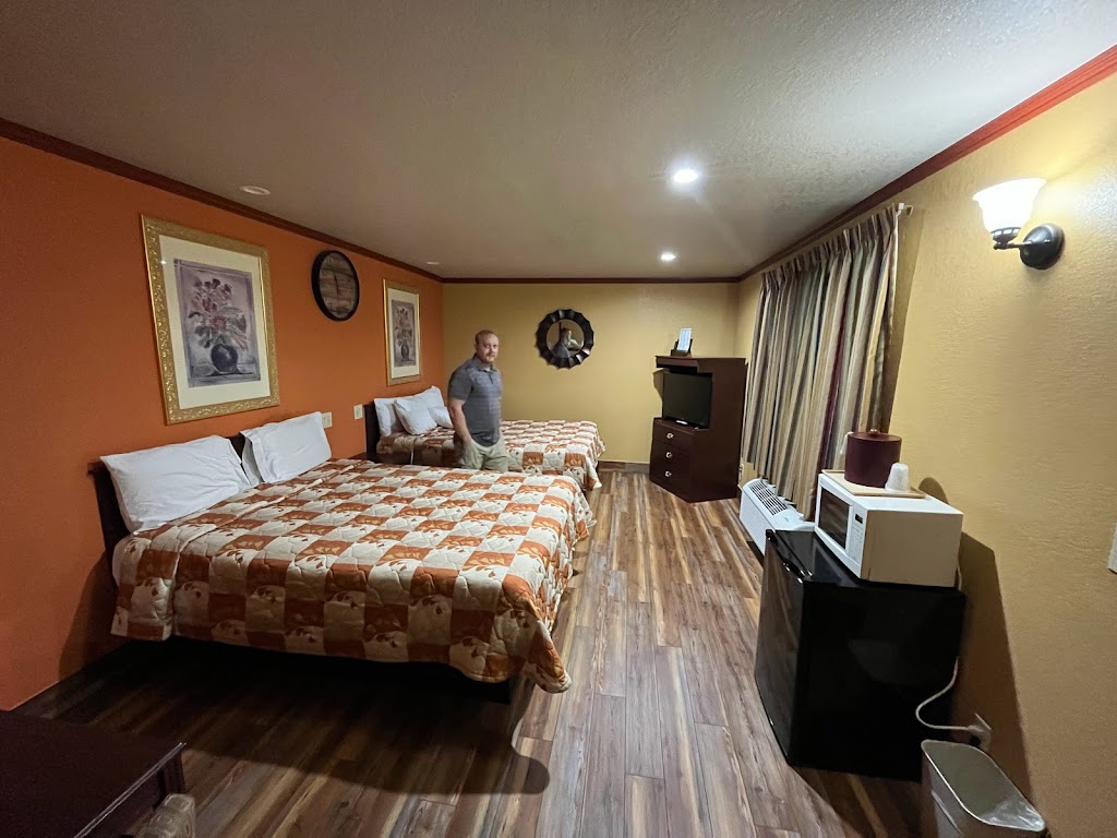 KC Motel | restaurant | 60 W Deuce of Clubs, Show Low, AZ 85901, USA | 9285374433 OR +1 928-537-4433