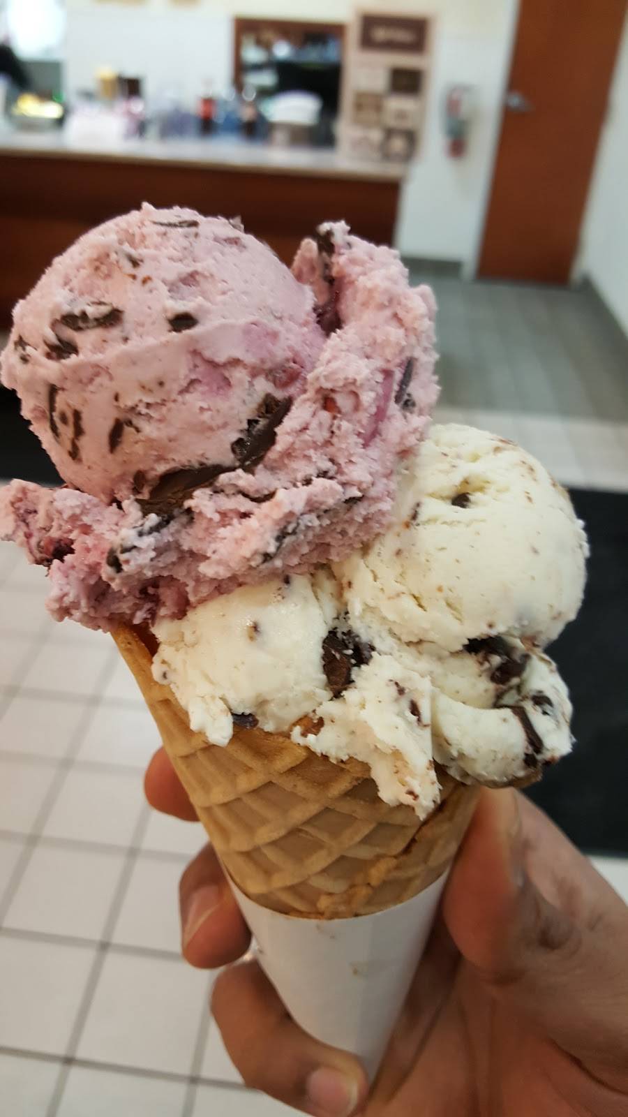 Graeters Ice Cream | bakery | 2136 Bethel Rd, Columbus, OH 43220, USA | 6144427622 OR +1 614-442-7622