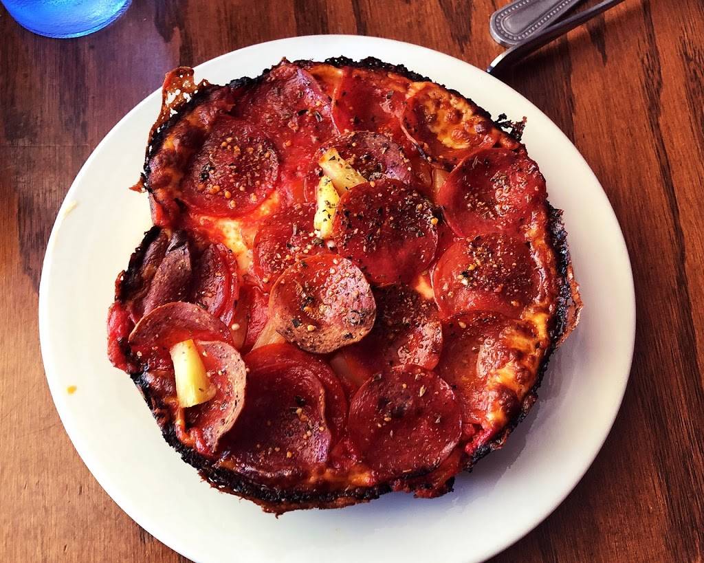 Pequods Pizza | restaurant | 2207 N Clybourn Ave, Chicago, IL 60614, USA | 7733271512 OR +1 773-327-1512