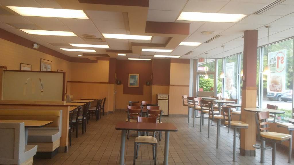 McDonalds | cafe | 1184 Thorndike St, Palmer, MA 01069, USA | 4132839095 OR +1 413-283-9095