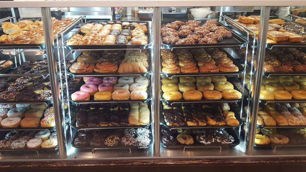 Yum Yum Donuts | cafe | 11699 W Magnolia Blvd, North Hollywood, CA 91601, USA | 8187609054 OR +1 818-760-9054