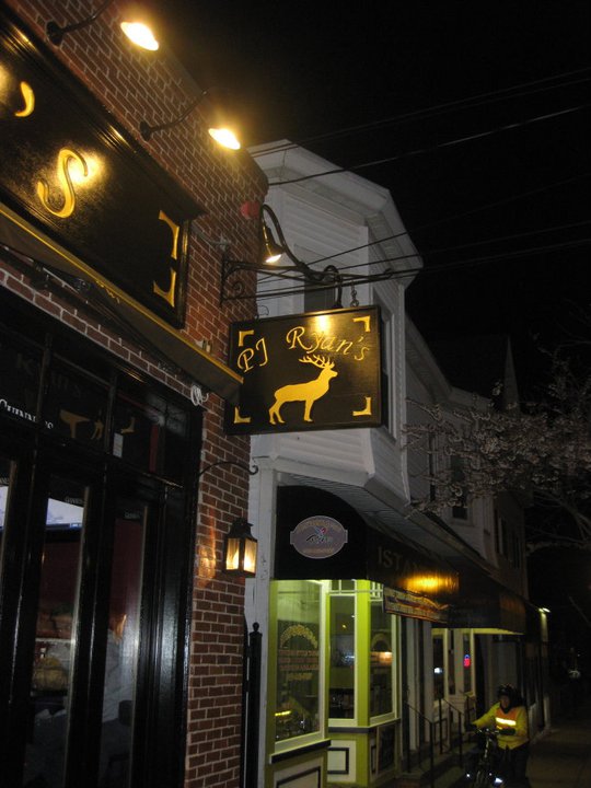 PJ Ryans | restaurant | 239 Holland St, Somerville, MA 02144, USA | 6176258200 OR +1 617-625-8200