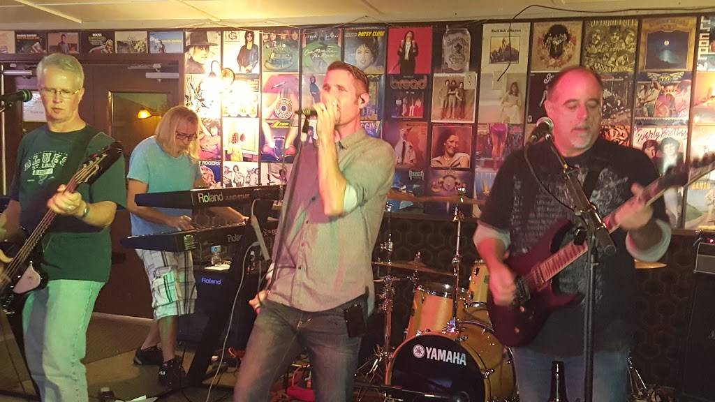 Chicos Bar & Grill | night club | 575 S 6th St, Wood River, IL 62095, USA | 6182541310 OR +1 618-254-1310