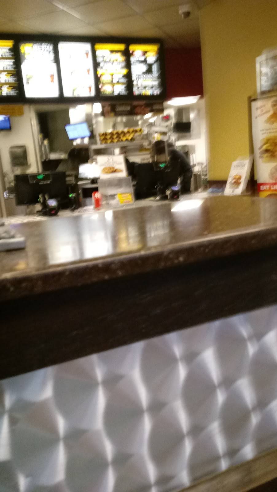 Hardees | restaurant | 915 Army Post Rd, Des Moines, IA 50315, USA | 5152859892 OR +1 515-285-9892