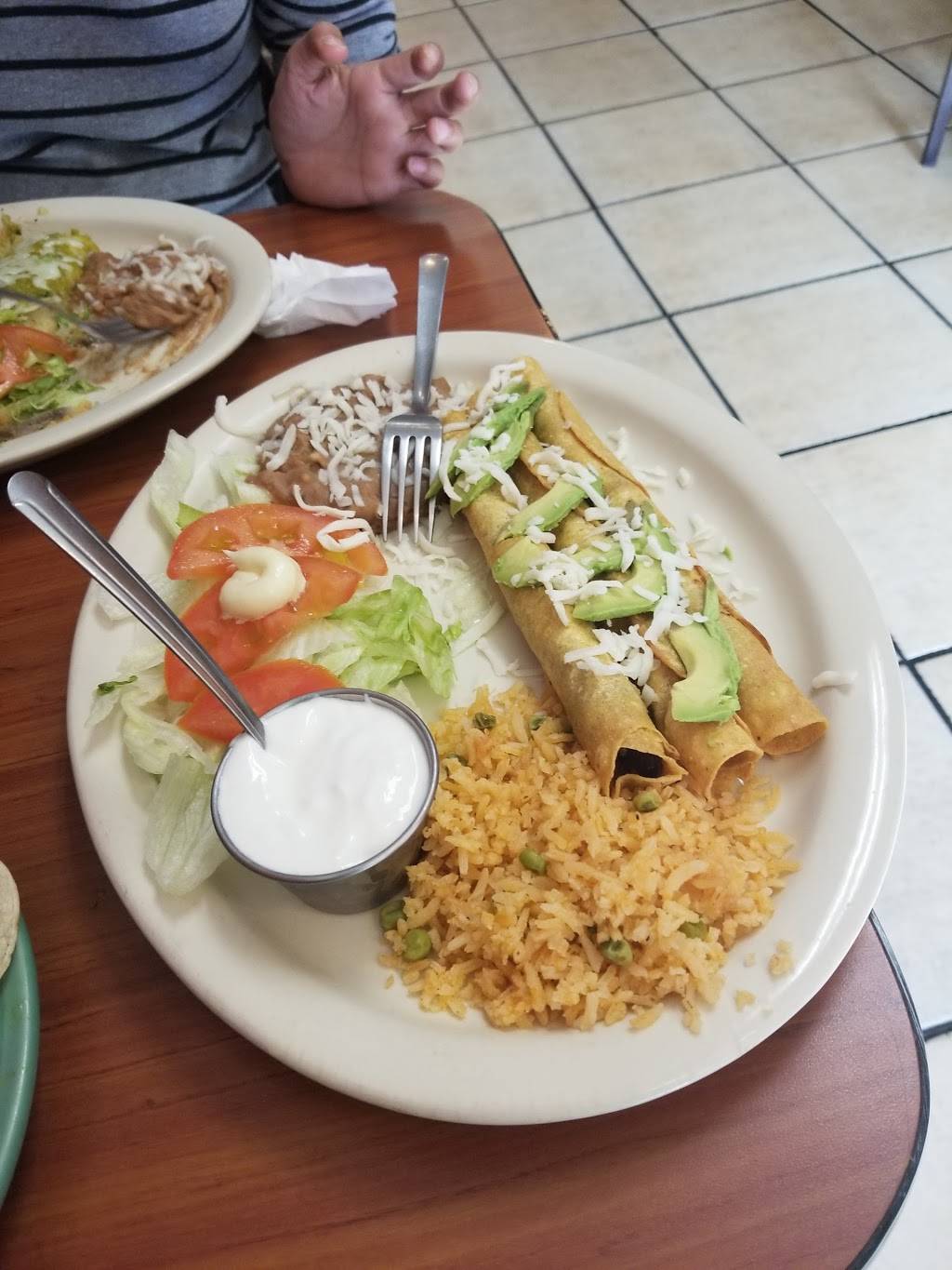 Mezquite | restaurant | 2955, 9995 Alameda Ave, Socorro, TX 79927, USA | 9152289470 OR +1 915-228-9470