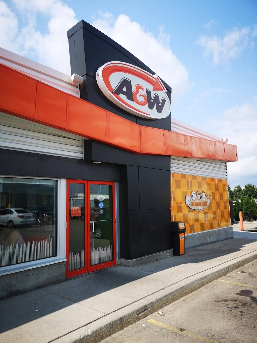 A&W Canada | restaurant | 1040 OBrien Rd, Renfrew, ON K7V 3Z4, Canada | 6134326262 OR +1 613-432-6262