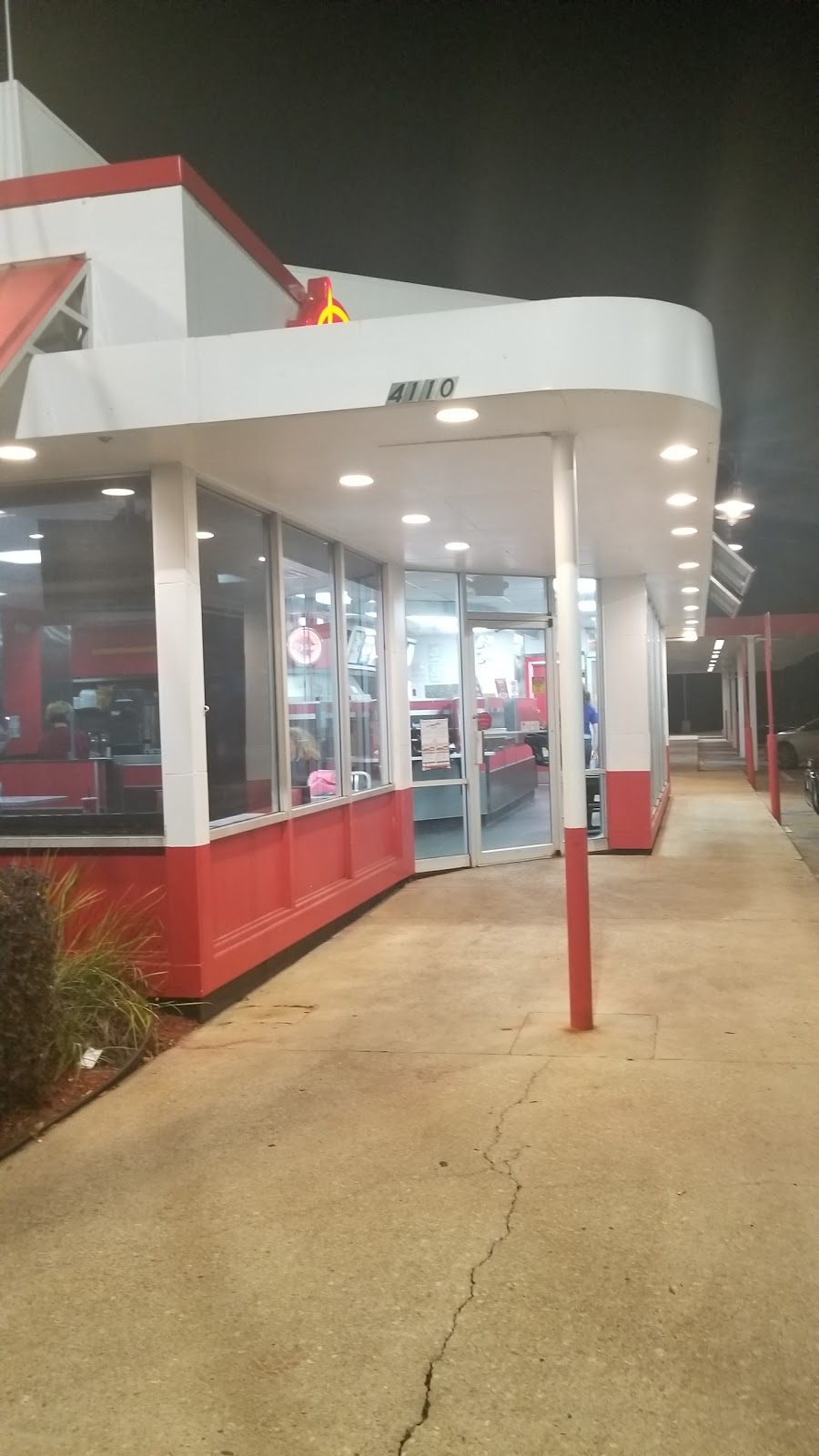 Krystal | meal takeaway | 4110 Government Blvd, Mobile, AL 36693, USA | 2516615082 OR +1 251-661-5082