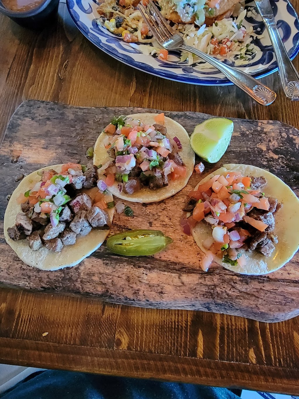 Los Sombreros | restaurant | 1976 W Southern Ave, Mesa, AZ 85202, USA | 4805346742 OR +1 480-534-6742