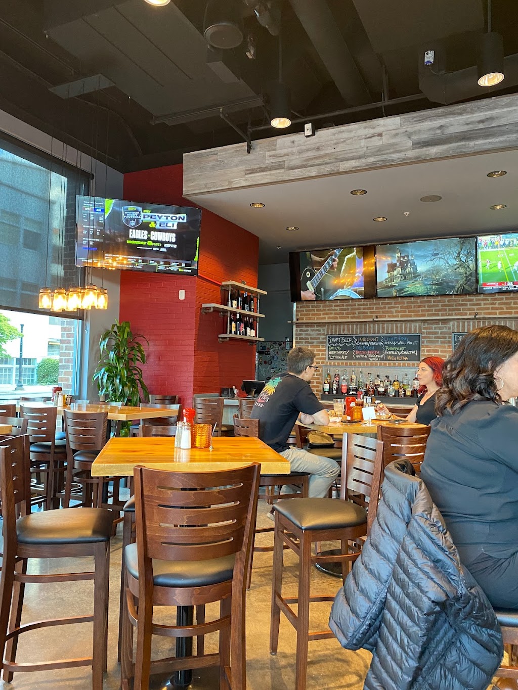 Morans Bar and Grill | restaurant | 415 N Front St #199, Columbus, OH 43215, USA | 6149727170 OR +1 614-972-7170