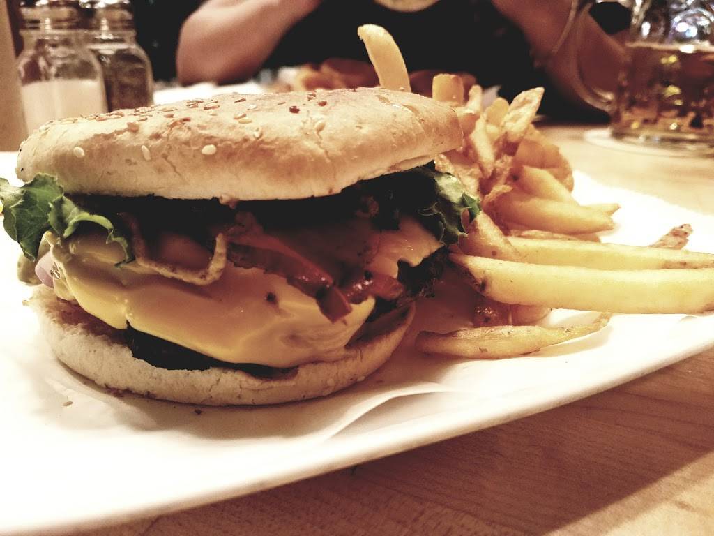 Manor Oktoberfest | restaurant | 8028 Cooper Ave, Glendale, NY 11385, USA | 7183262201 OR +1 718-326-2201