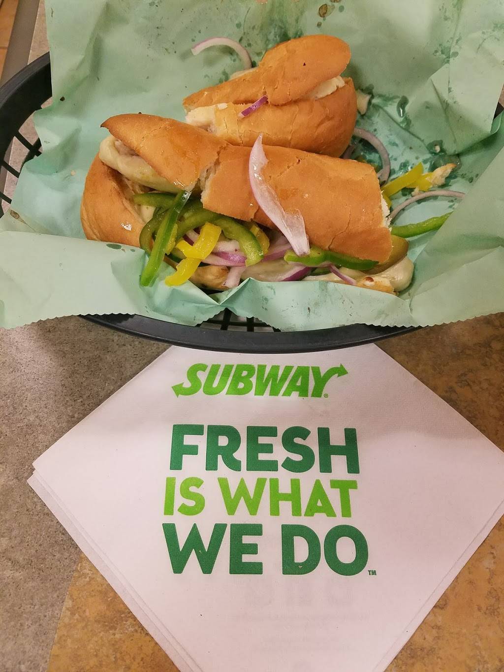 Subway | restaurant | 5 S Main St, Uxbridge, MA 01569, USA | 5082780202 OR +1 508-278-0202