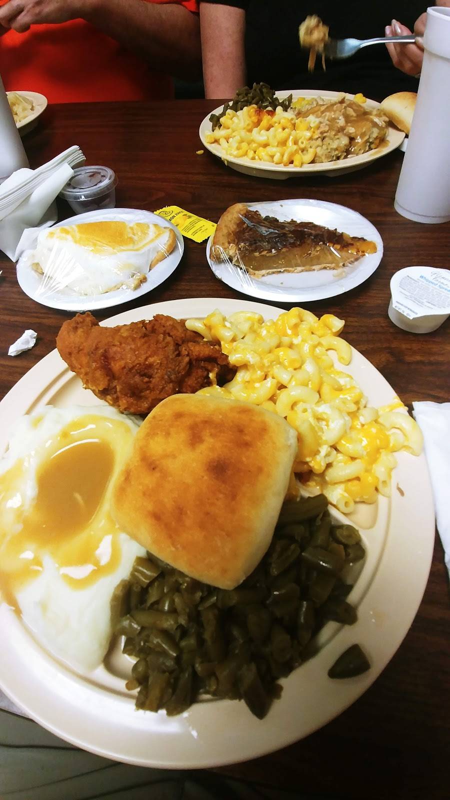 Redwood Cafeteria & Catering | restaurant | 2404 E River St, Anderson, SC 29621, USA | 8642250255 OR +1 864-225-0255