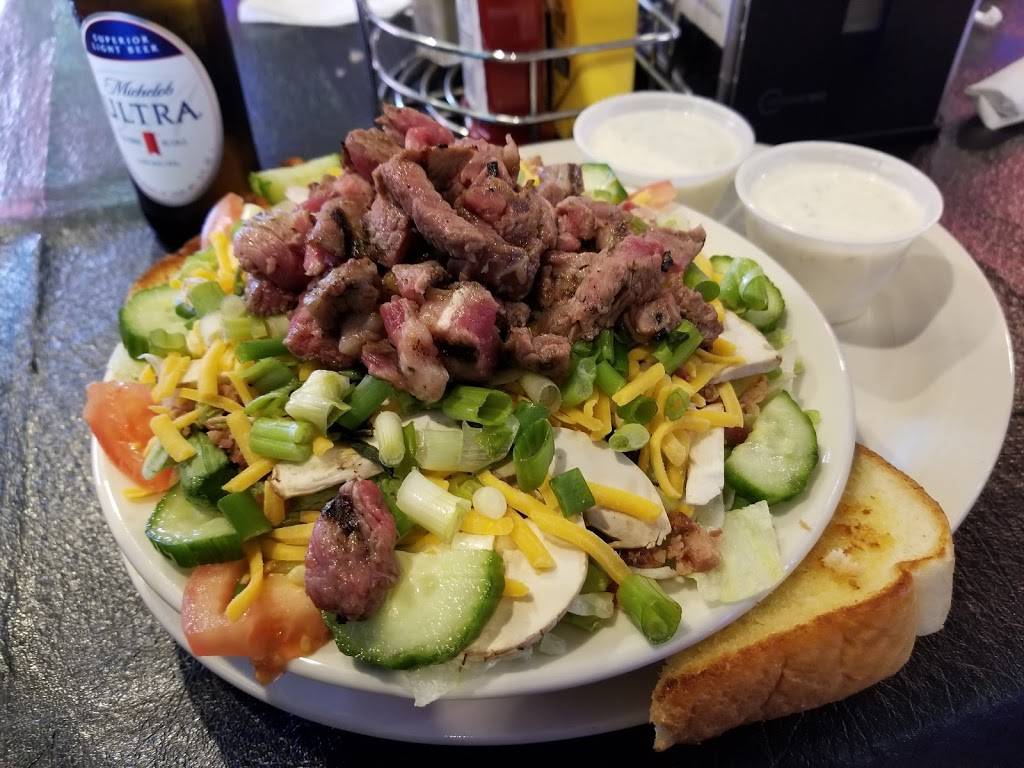 Billy Bobs - Under the Water Tower | restaurant | 105 E Broadway St, Ogden, IL 61859, USA | 2175822277 OR +1 217-582-2277