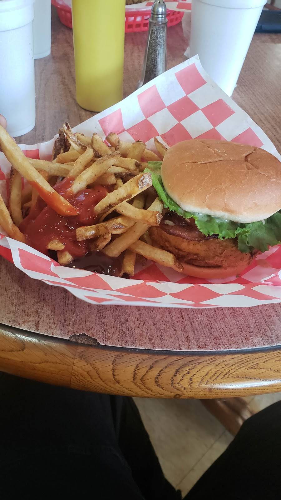 The Wine Cafe | restaurant | 130 Bridge St, Wilmington, IL 60481, USA | 8154769009 OR +1 815-476-9009