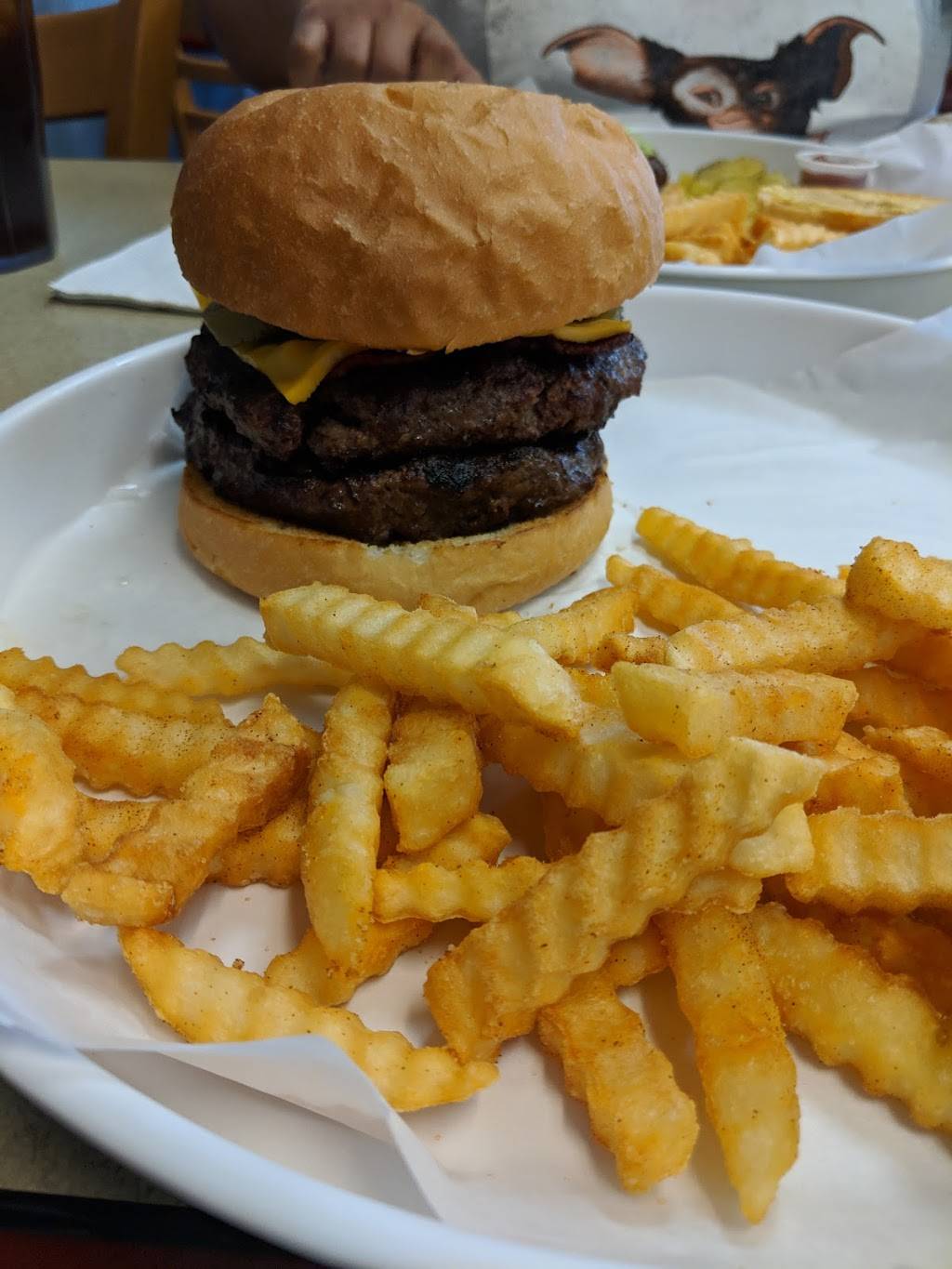 The Burger House | restaurant | 8751 S Texas 6, Houston, TX 77083, USA | 2819330054 OR +1 281-933-0054