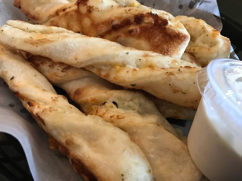 Round Table Pizza | meal delivery | 8010 Holman Rd, Stockton, CA 95212, USA | 2099513819 OR +1 209-951-3819