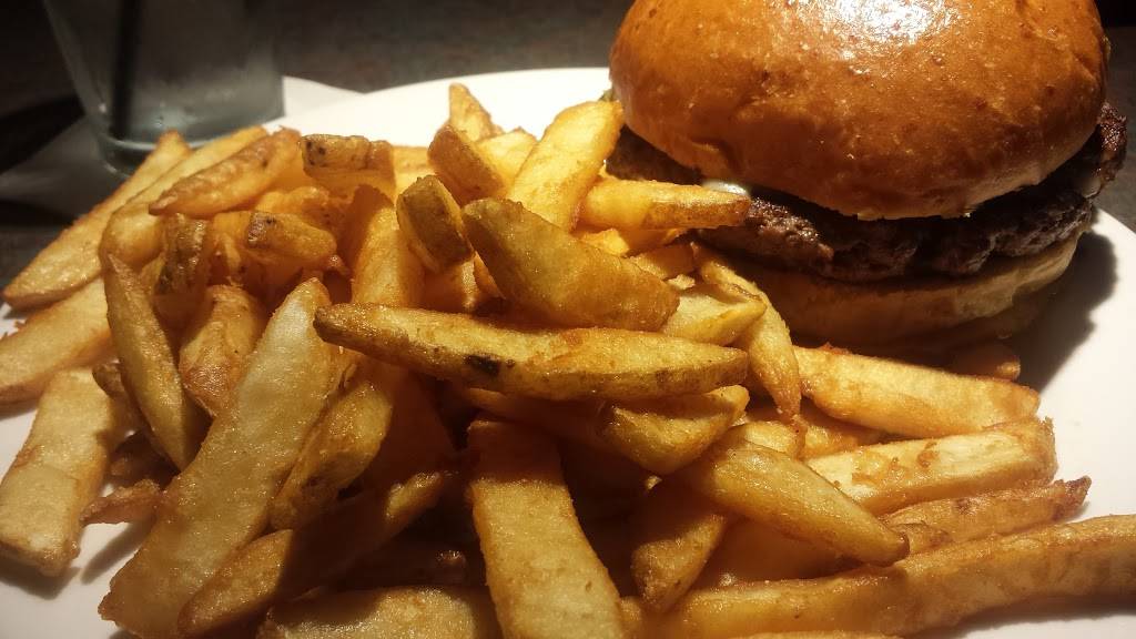 Gimmicks For Food & Fun | restaurant | 5021 Bay City Rd, Midland, MI 48642, USA | 9894962037 OR +1 989-496-2037