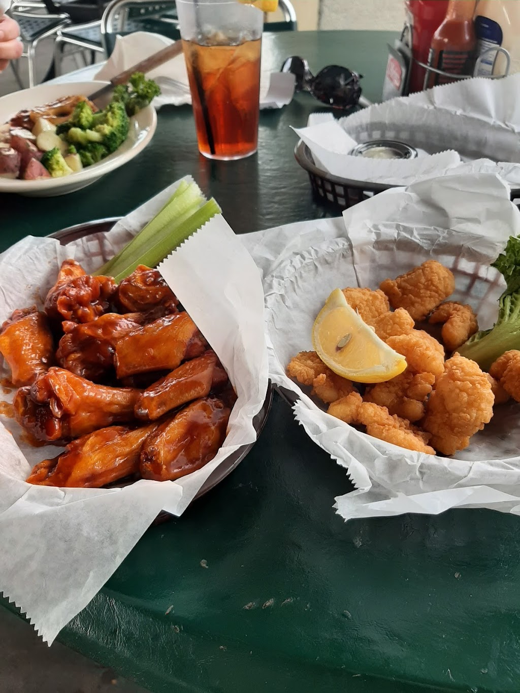 Sidelines Sports Bar and Restaurant | restaurant | 2 Via De Luna Dr, Pensacola Beach, FL 32561, USA | 8509343660 OR +1 850-934-3660