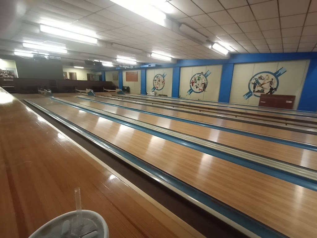 Black Cat Lanes | restaurant | 112 S Arch St, New Carlisle, IN 46552, USA | 5746543111 OR +1 574-654-3111