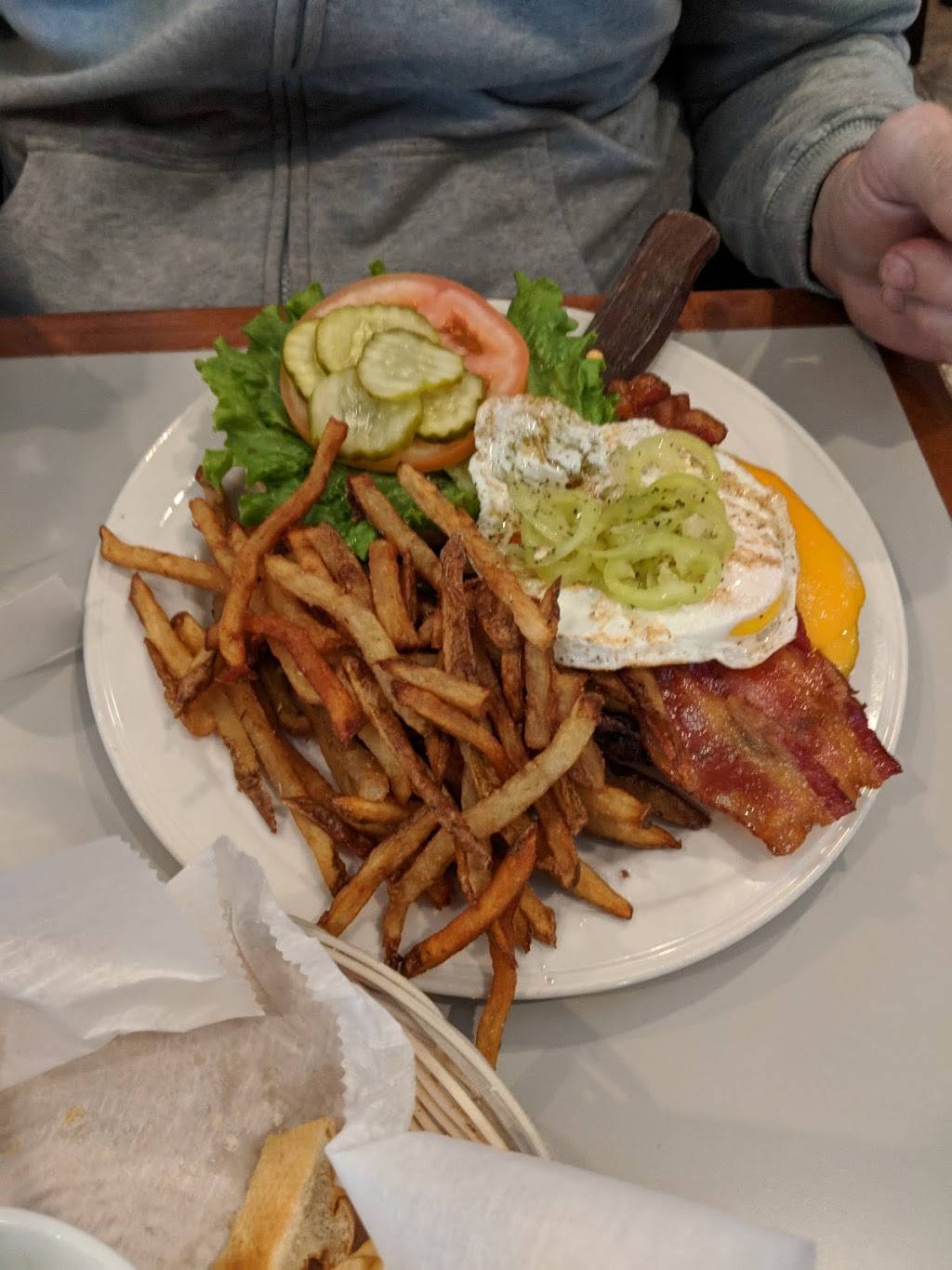 Saadeys Place | restaurant | 870 N Canfield Niles Rd, Youngstown, OH 44515, USA | 3303490083 OR +1 330-349-0083