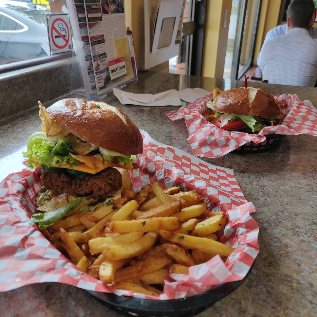 Burger Revolution | restaurant | 300 N Front St, Belleville, ON K8P 3C4, Canada | 6139663388 OR +1 613-966-3388