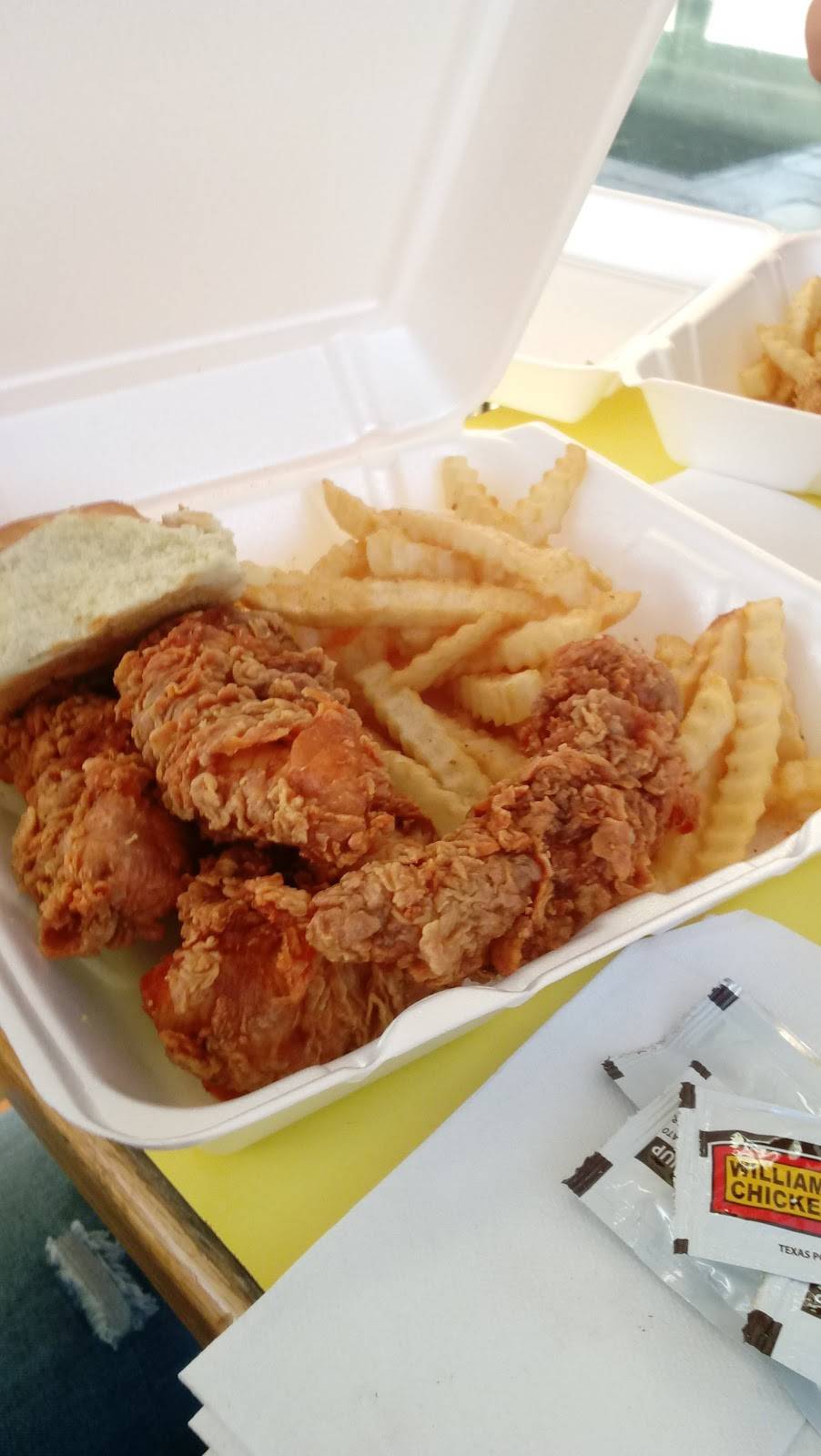 Williams Fried Chicken | restaurant | 3280 Fort Worth Ave, Dallas, TX 75211, USA | 2143309991 OR +1 214-330-9991