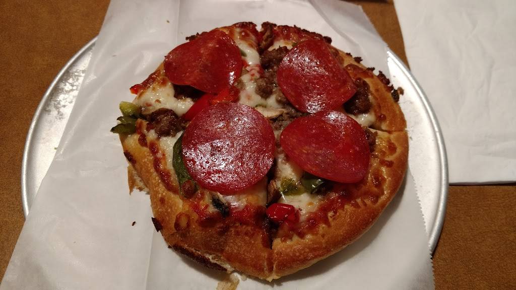 Inner Circle Pizza Canfield | restaurant | 6579 Ironwood Blvd, Canfield, OH 44406, USA | 3305337575 OR +1 330-533-7575