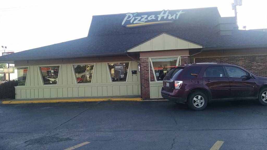 Pizza Hut | meal takeaway | 639 W Main St, Benton, IL 62812, USA | 6184396359 OR +1 618-439-6359