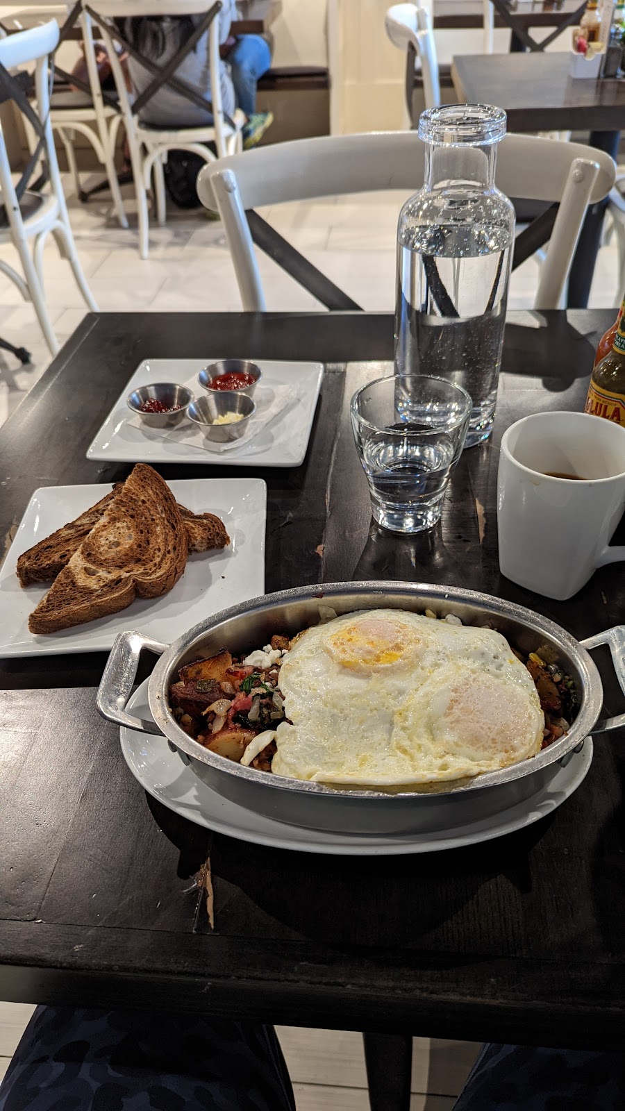 The Hen of Lincoln Park | restaurant | 2423 N Clark St, Chicago, IL 60614, USA | 3126978168 OR +1 312-697-8168