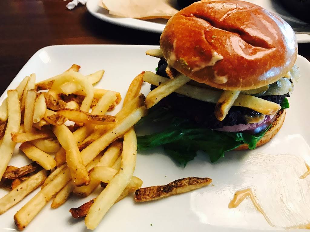 TGI Fridays | restaurant | 4650 King St, Alexandria, VA 22302, USA | 7039314100 OR +1 703-931-4100