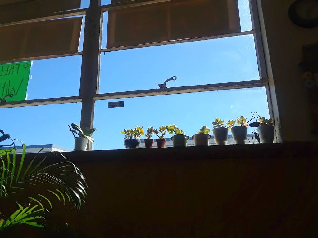 Grumpy Cafe | restaurant | 66 Dorman Ave, San Francisco, CA 94124, USA | 4152852461 OR +1 415-285-2461