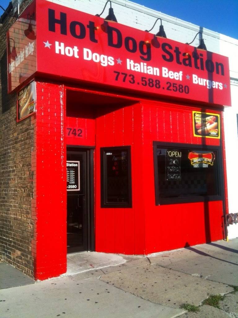 Hot Dog Station | restaurant | 4742 N Kimball Ave, Chicago, IL 60625, USA | 7735882580 OR +1 773-588-2580
