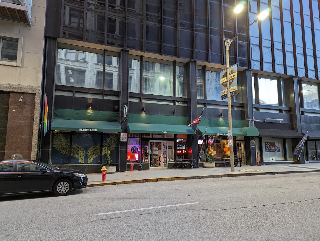 Haydens Irish Pub @ the Gallery | restaurant | 310 N 6th St, St. Louis, MO 63101, USA | 3148336766 OR +1 314-833-6766