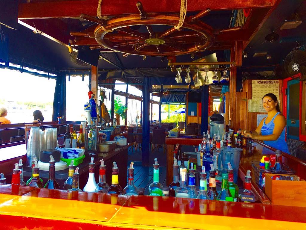 Fishbones Bar & Grille | restaurant | 12 Circuit Avenue Extension, Oak Bluffs, MA 02557, USA | 5086968227 OR +1 508-696-8227