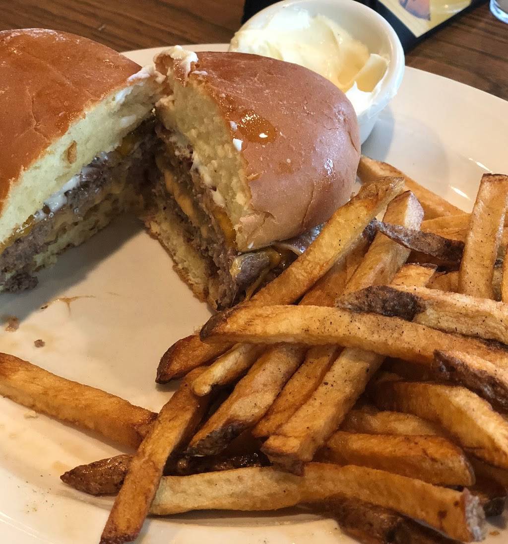 The Hidden Backyard | restaurant | 7375 Royalton Rd, North Royalton, OH 44133, USA | 4406289888 OR +1 440-628-9888