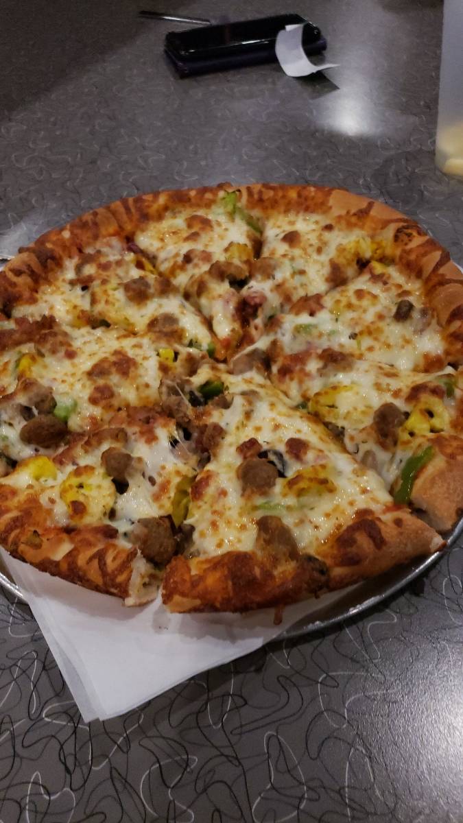 Gioninos Pizza | restaurant | 3314 Warren Rd, Cleveland, OH 44111, USA | 2169412700 OR +1 216-941-2700